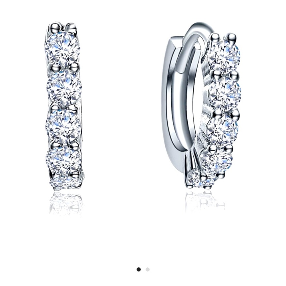 $$$🛍️👑 925 Sterling silver/cz Genevive unique hoop earrings—new—last call$$!!